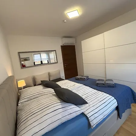 Punta Mary House With Apartment Umag