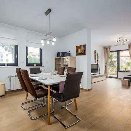 Apartmán Punta Mary 100 Meters To The Sea, Fresh 3-bedroom Ground Floor Gem *