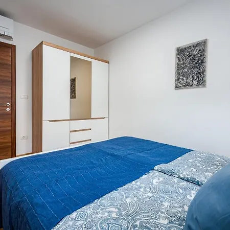 Punta Mary 100 Meters To The Sea, Fresh 3-bedroom Ground Floor Gem Apartmán Umag